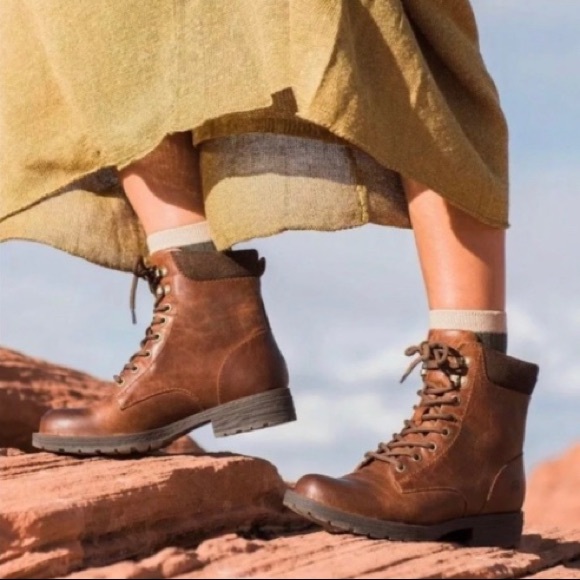 hiking boots anaconda